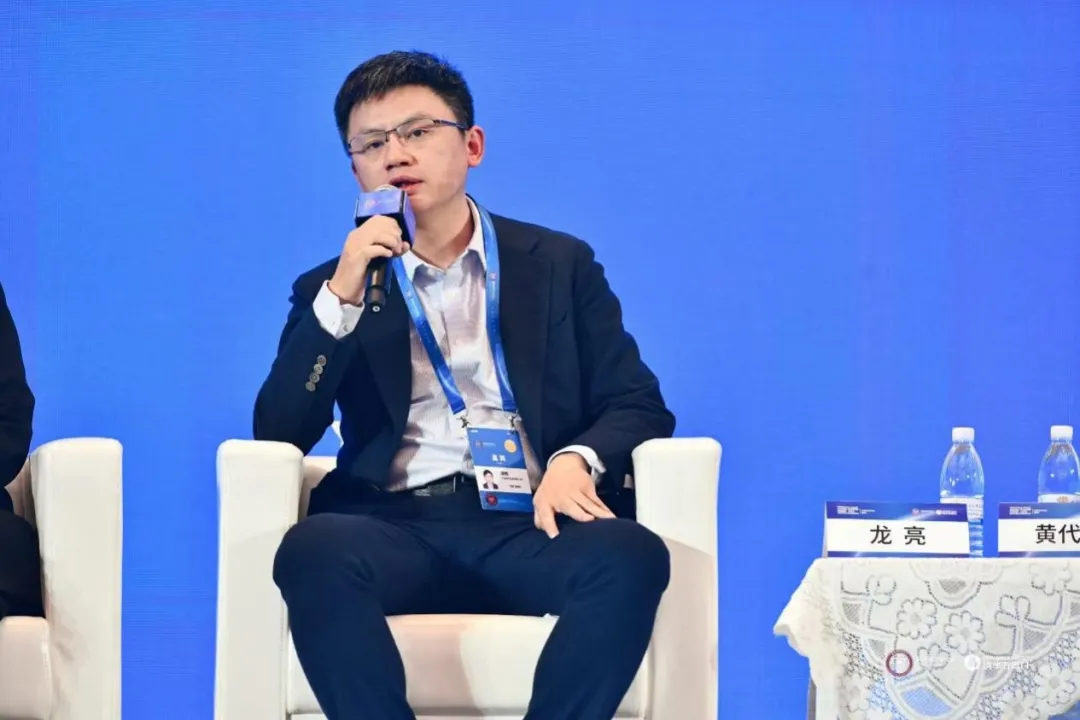 图为龙亮