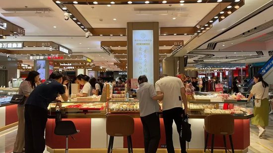 突发！金价跳水！记者实探深圳水贝，商家：“购买人数又上来了！”_突发！金价跳水！记者实探深圳水贝，商家：“购买人数又上来了！”_