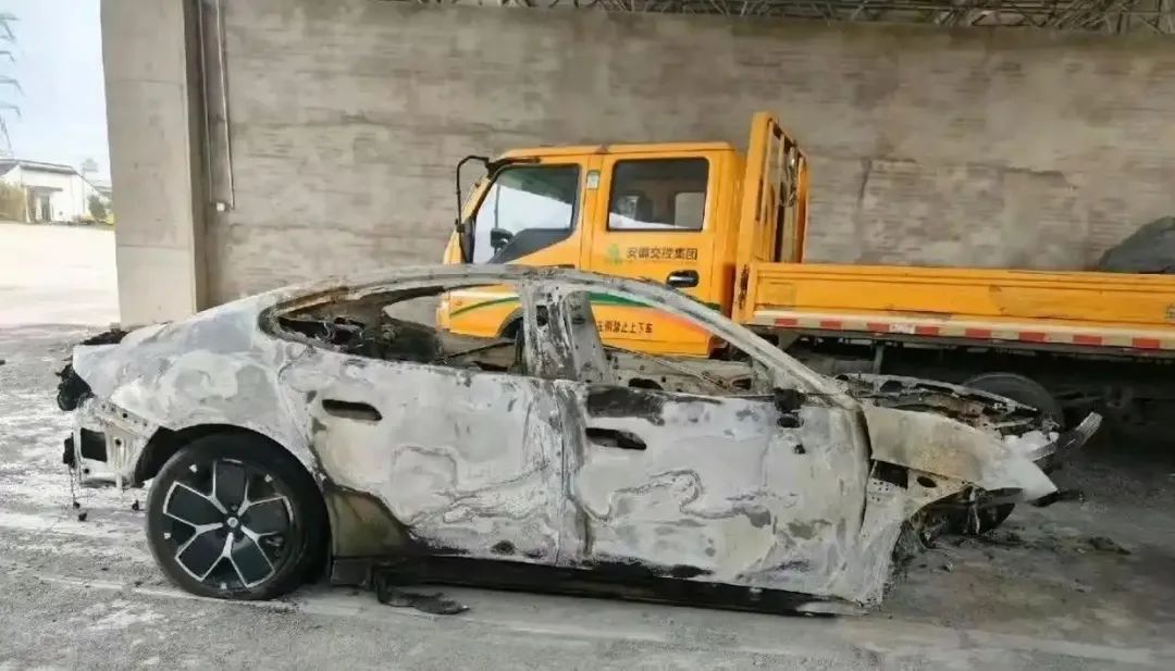 火灾死尸惨状__死者生前债务家属不认账