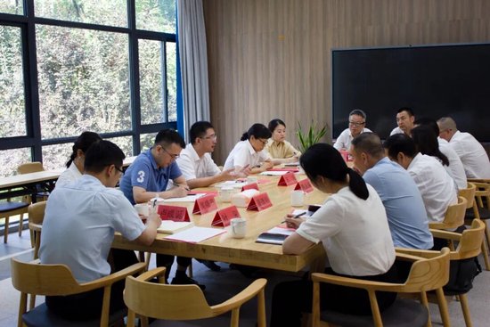 　　温州市检察院会同文成县检察院组织召开案涉银行、外汇管理部门共同参与的座谈会。