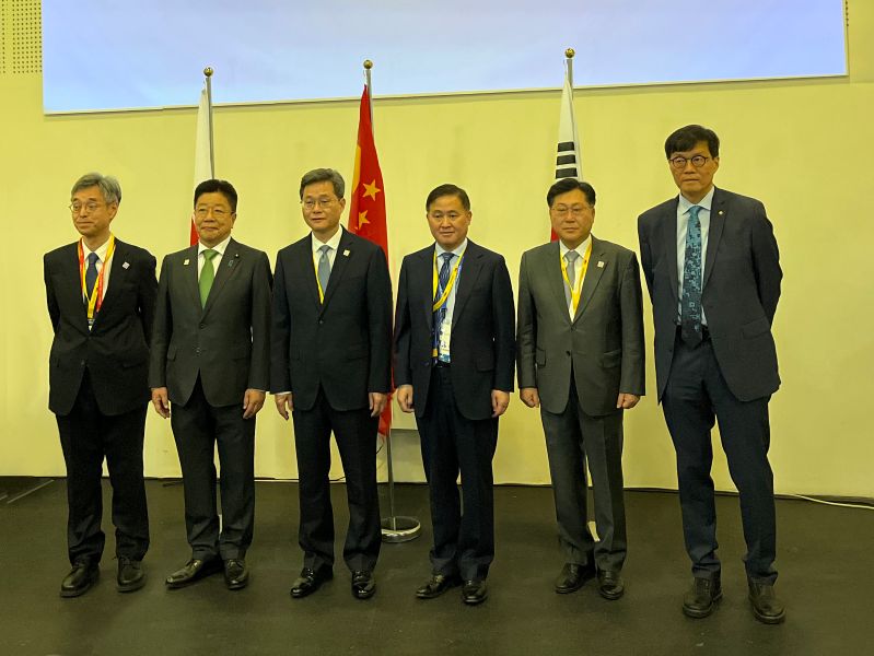 _中国人民银行行长潘功胜出席并主持东盟与中日韩财长和央行行长会_中国人民银行行长潘功胜出席并主持东盟与中日韩财长和央行行长会