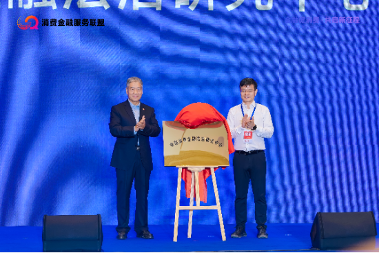_消费金融发力_消费金融迈入稳步发展轨道