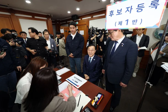韩国大选连发“五月惊奇” 在野党刚“摆脱”官司 执政党又生“内讧”__韩国大选连发“五月惊奇” 在野党刚“摆脱”官司 执政党又生“内讧”
