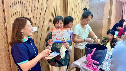 昆仑健康保险上海分公司积极开展2025年“金融教育宣传周”活动——非遗赋能筑牢多元群体安全防线_昆仑健康保险上海分公司积极开展2025年“金融教育宣传周”活动——非遗赋能筑牢多元群体安全防线_