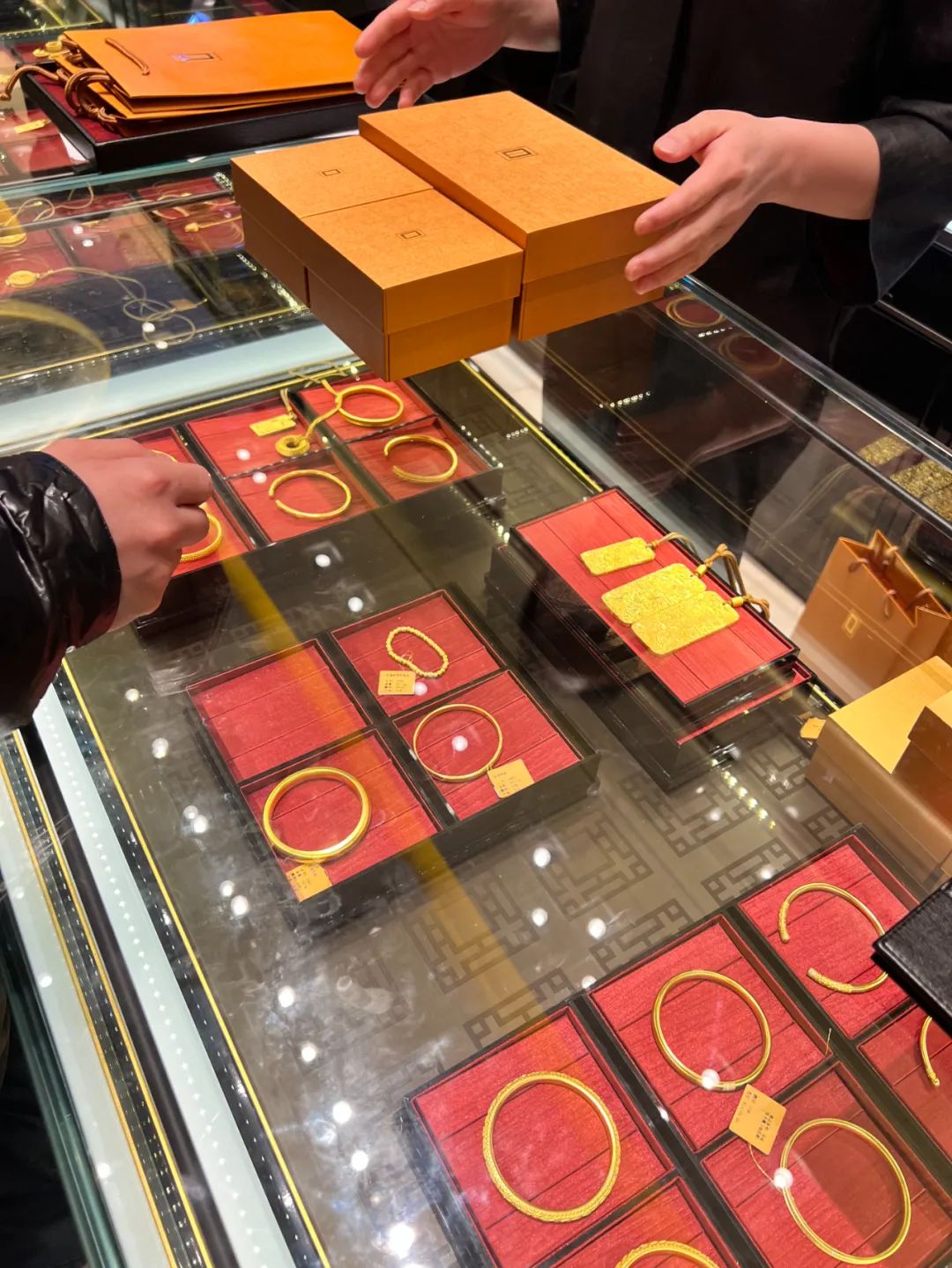 金价猛涨预示着什么_金价暴涨_
