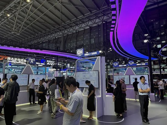 人工智能大会彻底引爆！展区水泄不通，门票炒到2000多，暴走3万步带来最全看点__人工智能大会彻底引爆！展区水泄不通，门票炒到2000多，暴走3万步带来最全看点
