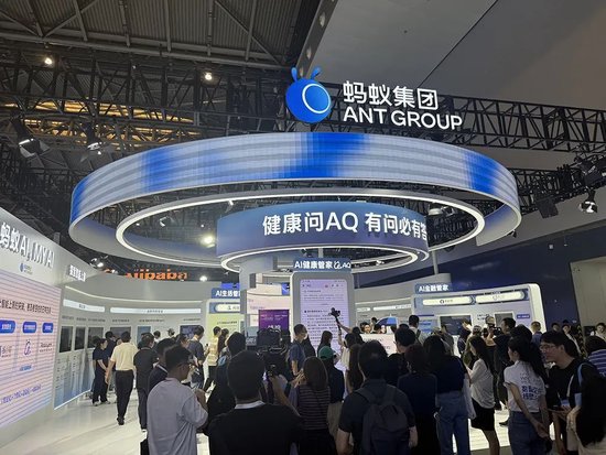 人工智能大会彻底引爆！展区水泄不通，门票炒到2000多，暴走3万步带来最全看点__人工智能大会彻底引爆！展区水泄不通，门票炒到2000多，暴走3万步带来最全看点