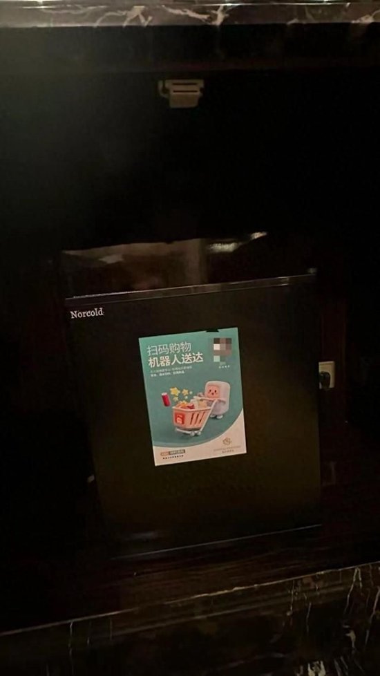 夫妻住上海五星级酒店，半夜被迫躲在阳台：第一次遇到这种事！_夫妻住上海五星级酒店，半夜被迫躲在阳台：第一次遇到这种事！_