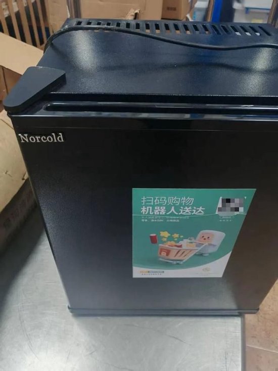 夫妻住上海五星级酒店，半夜被迫躲在阳台：第一次遇到这种事！__夫妻住上海五星级酒店，半夜被迫躲在阳台：第一次遇到这种事！