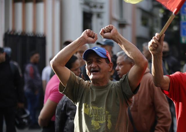 _韩国民众集会抗议_韩国民众剃发抗议