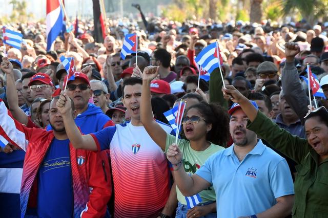 _韩国民众集会抗议_韩国民众剃发抗议