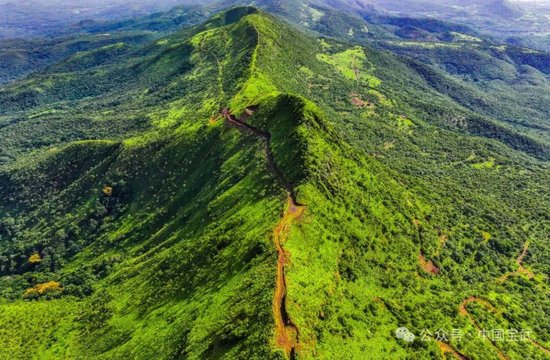 视频|首船西芒杜铁矿石运抵中国宝武马迹山港__视频|首船西芒杜铁矿石运抵中国宝武马迹山港